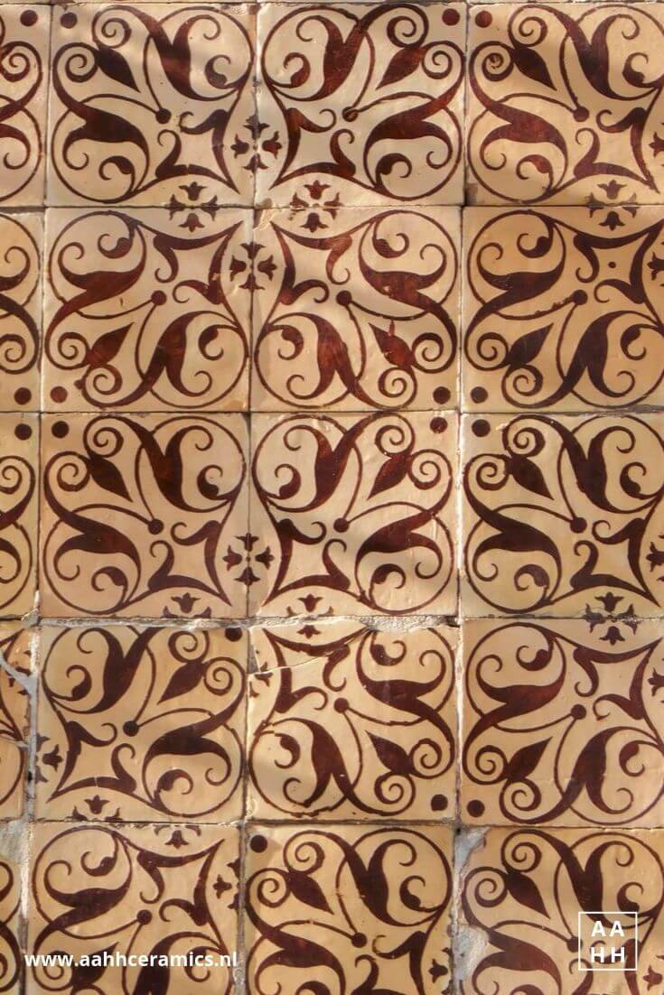 Azulejos - rood met wit motief, Portugal