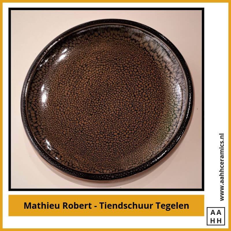 Mathieu Robert - bord met olievlek glazuur in bruin en zwart - Tegelen