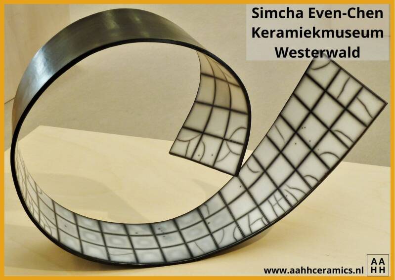 Open vorm - zwat-wit - Simcha Even-Chen - Keramiekmuseum Westerwald