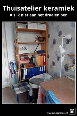 Keramiek atelier thuis - de hoek van de draaischijf zonder douchegordijn als ik niet aan het draaien ben