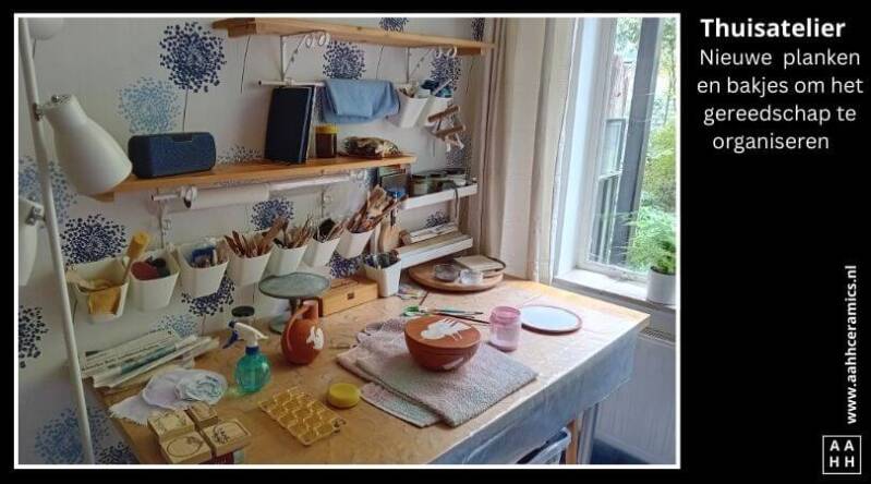 Keramiek atelier thuis - nieuwe planken en bakjes om het gereedschap te organiseren