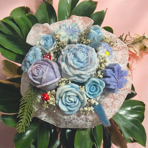 Composition florale bleu fleurs de coton