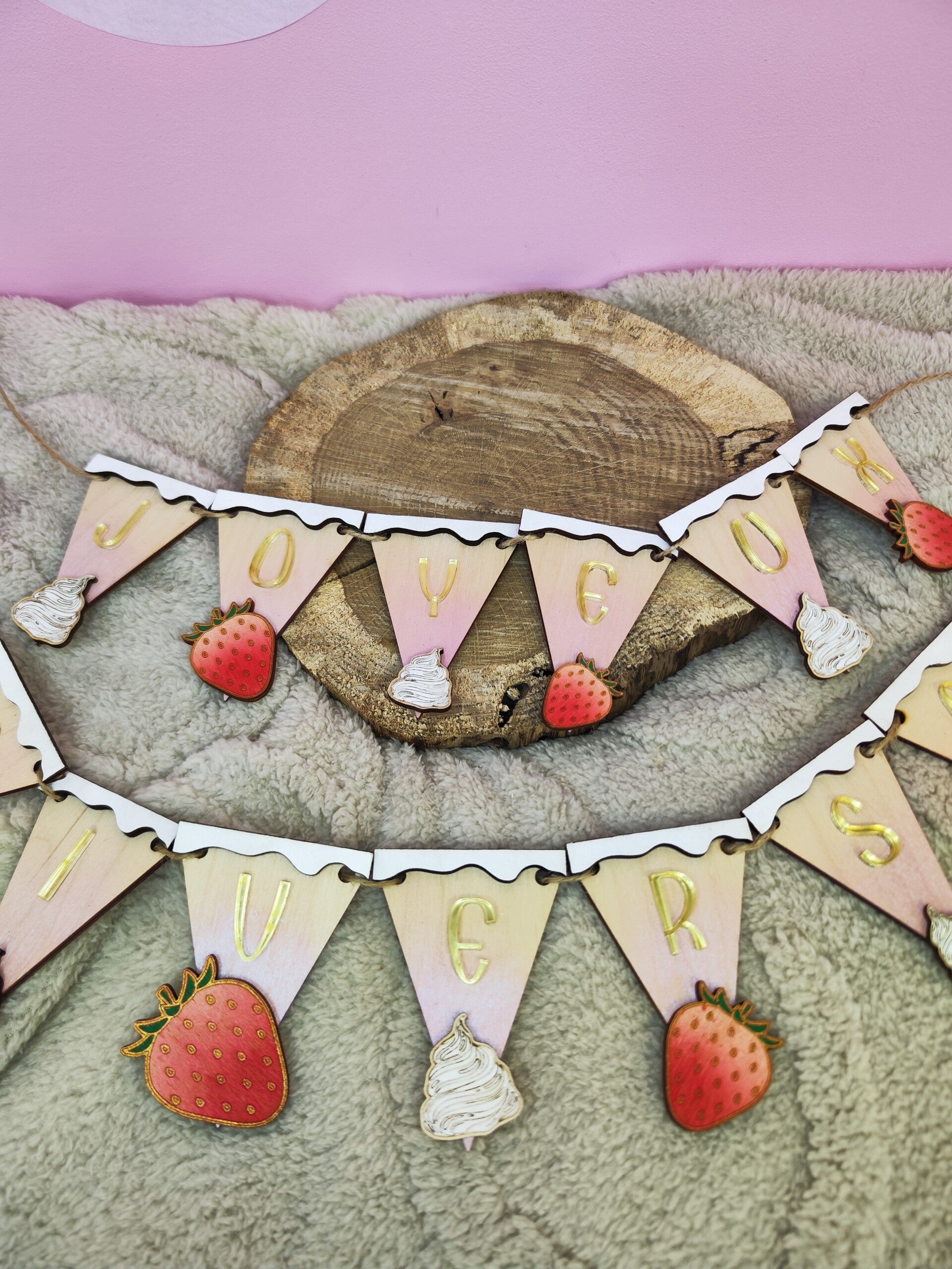 Guirlande "Joyeux anniversaire" fraise