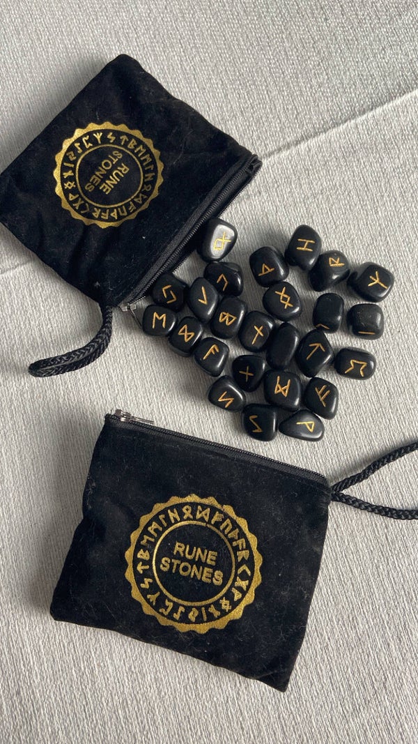 Runenset schwarzer Achat