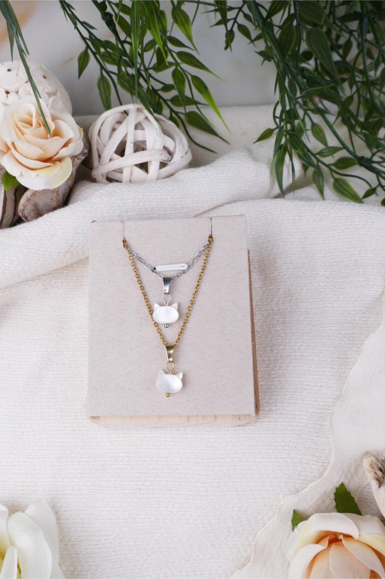 Süßwasserperlen Kette Katzenkopf weiß gold/silber