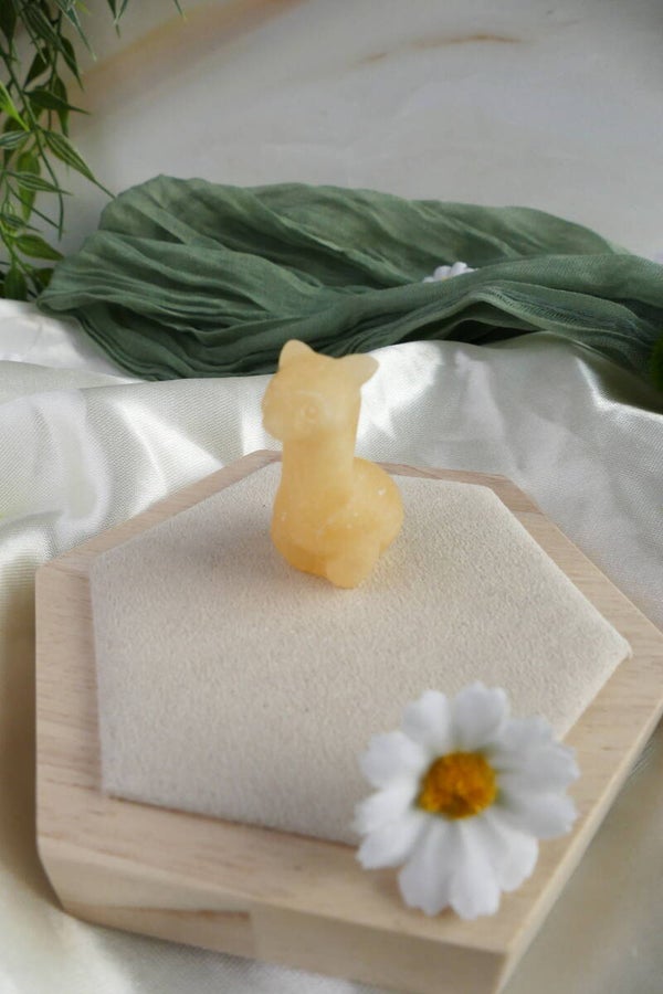 Alpaka aus Rosenquarz/Orangencalcit