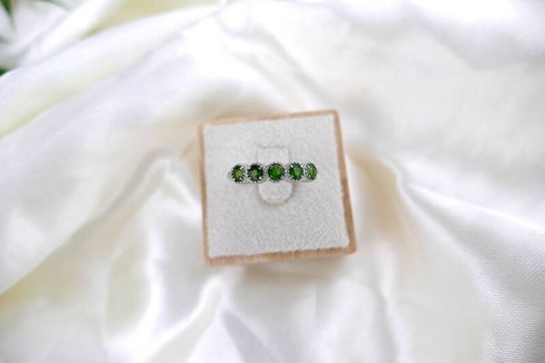 Diopsid Ring mit mehreren Steinen