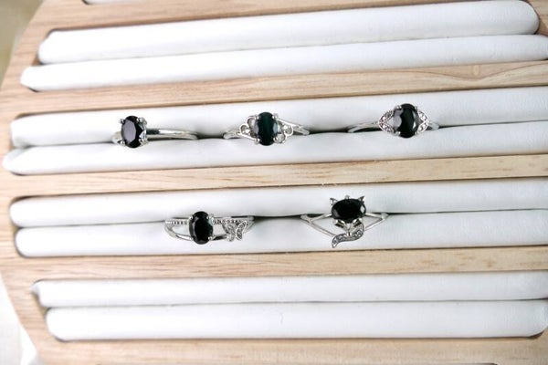 Schwarze Spinell Ringe