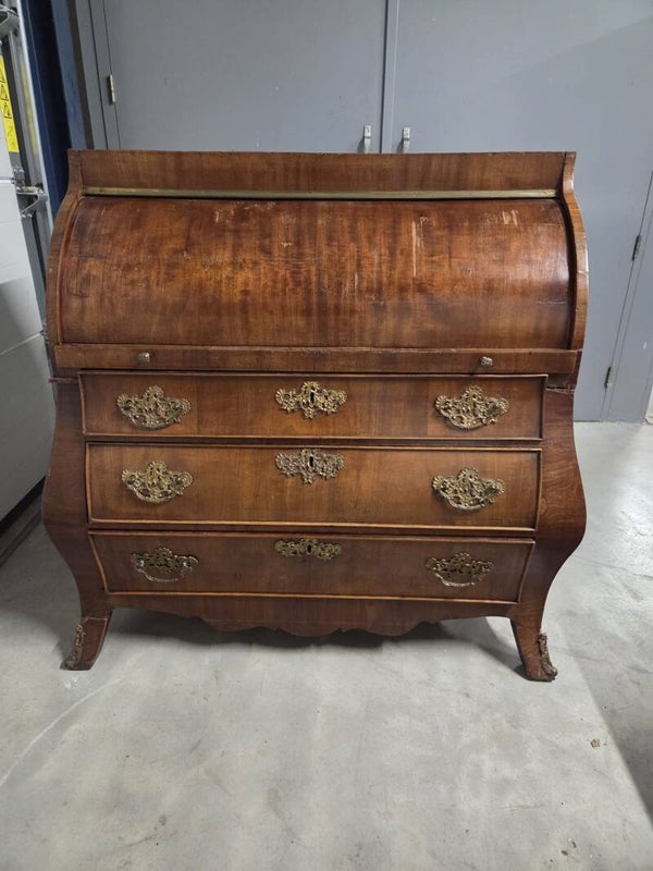Notenhouten secretaire