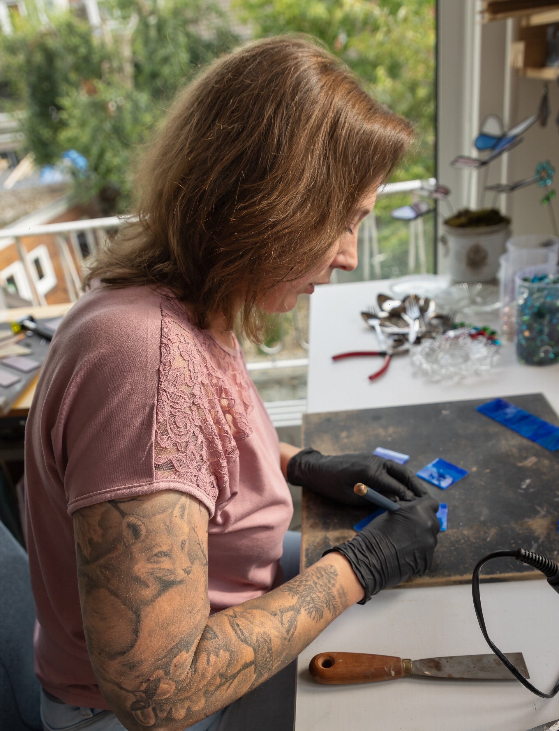 Ilse, de vrouw achter Glazige Loodjes. Glas in lood