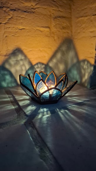 Glas in lood lotus lichtblauw "Fay" Glazige Loodjes