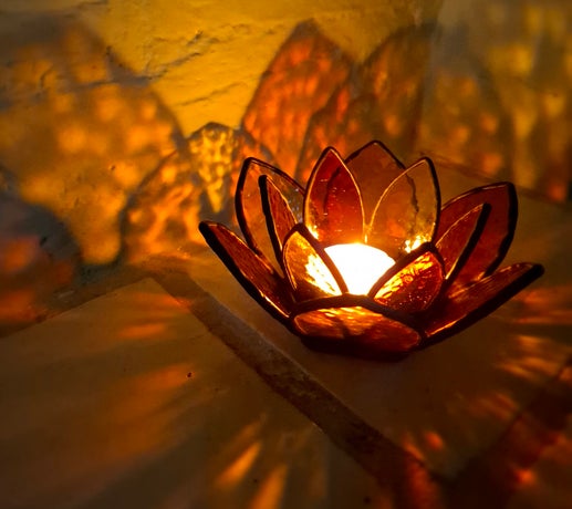 Glas in Lood lotus theelichthouder Amber Glazige Loodjes