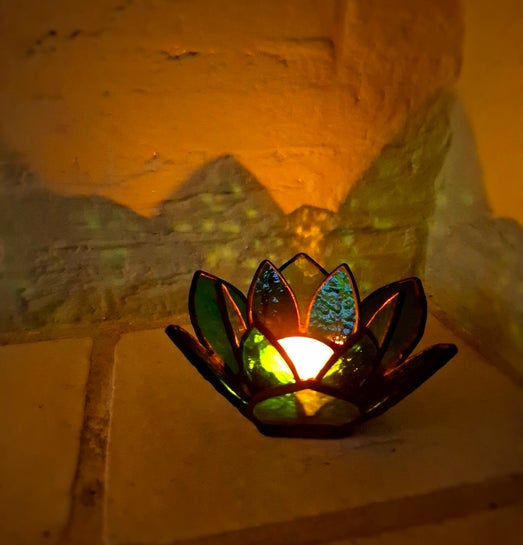 Glas in Lood lotus theelichthouder groen Glazige Loodjes