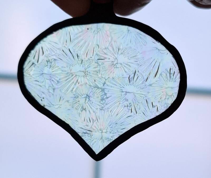 glas in lood kerstbal tol iriserend Glazige Loodjes