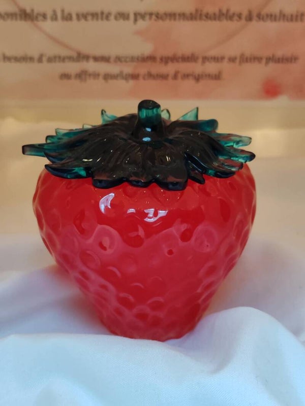 Pot fraise avec couvercle assorti
