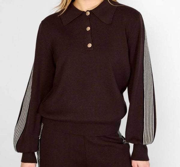 Gebreide trui met strepen