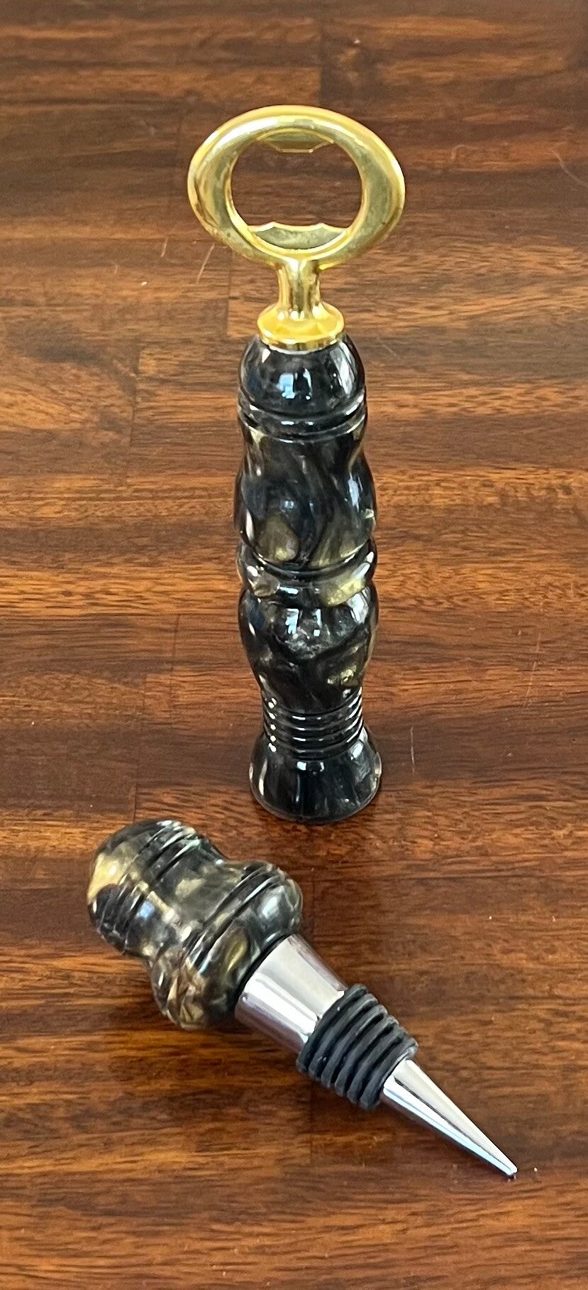 Bottle opener and stopper set  Lot 025
