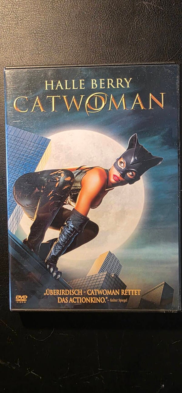 Catwoman     O2