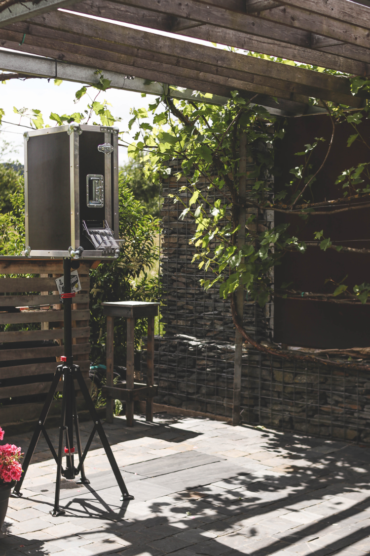Fotobox mit Stativ auf Firmenfeier, Geburtstage oder Hochzeit