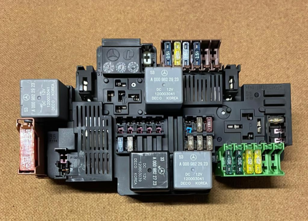 Zekeringkast Mercedes W205 C-klasse 2018