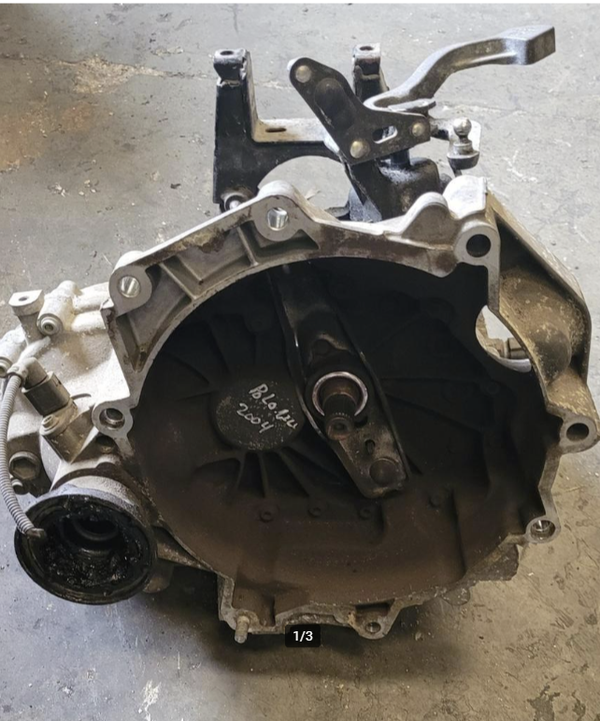 Versnellingsbak VW polo 12cc benzine 2004