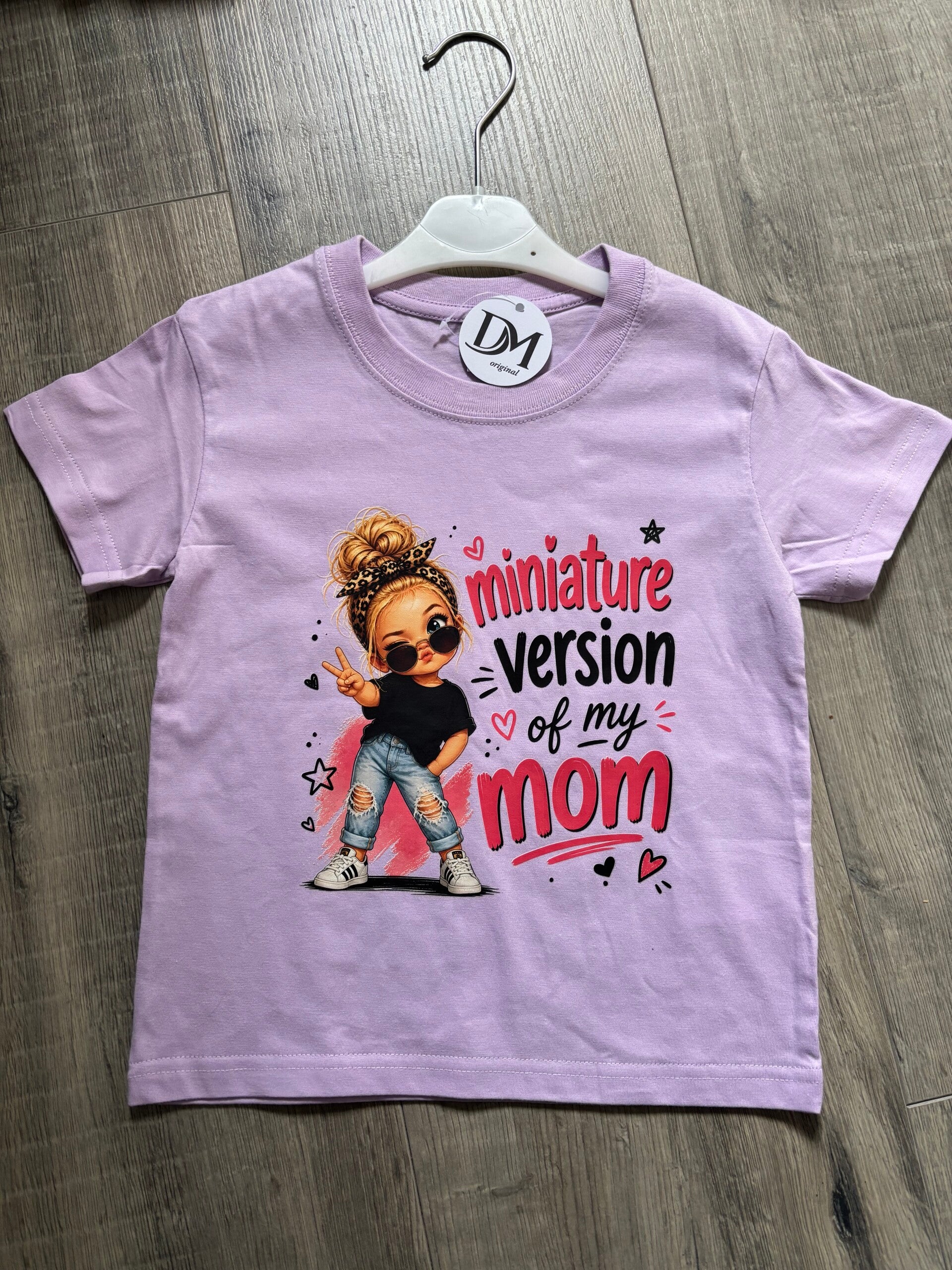 Miniature Version of My Mom – Kinder T-shirt Lila