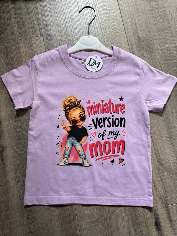 Miniature Version of My Mom – Kinder T-shirt Lila