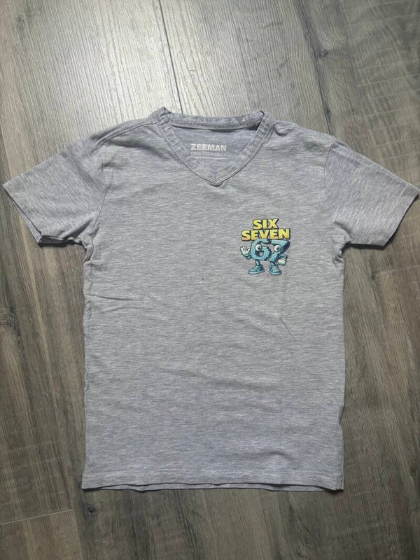 Upcycled T-shirt met print “Six Seven”