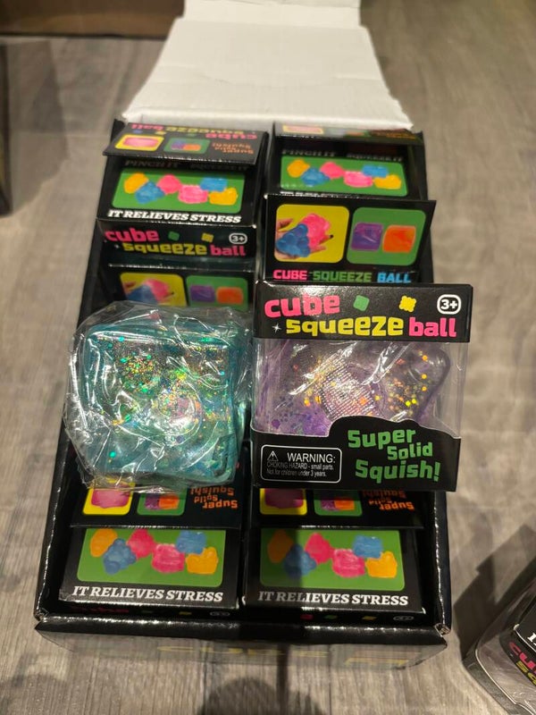 Cube sqeeuzy bal met glitters