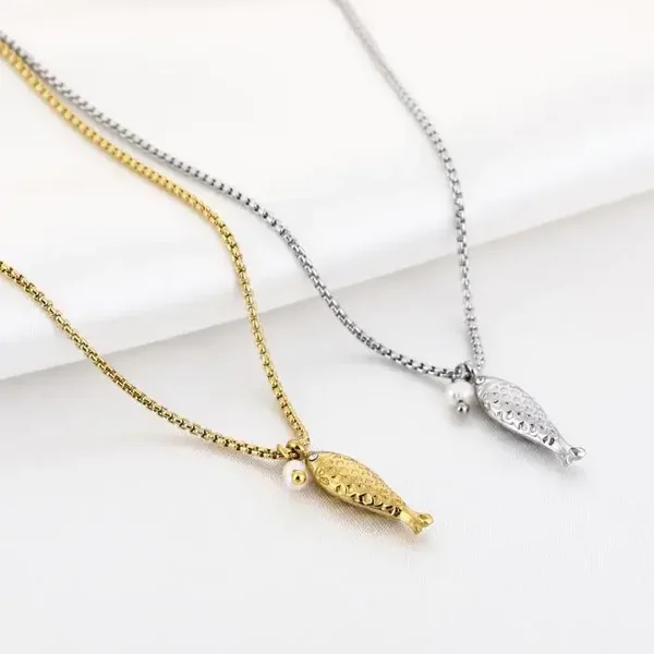 Fishy pearl ketting