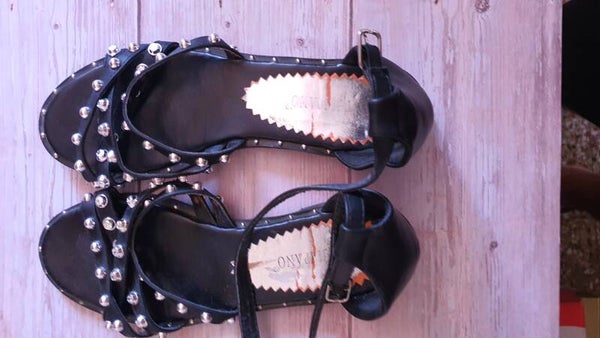 Sandalo con borchie tulipano