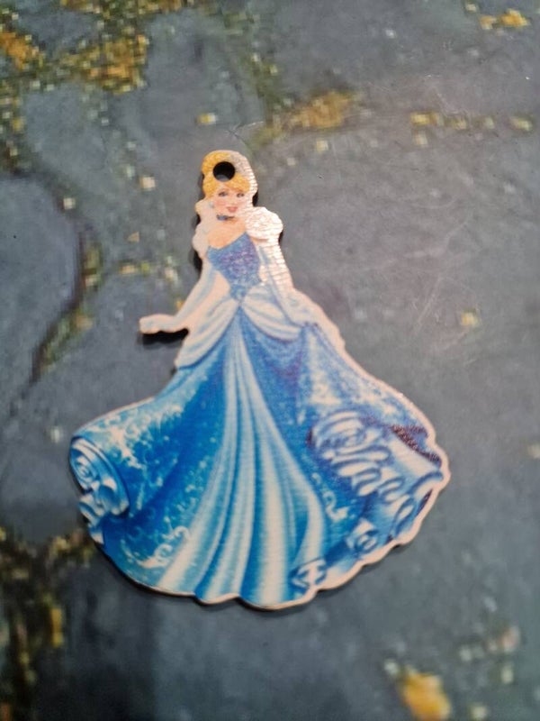 Cenerentola in abito azzurro