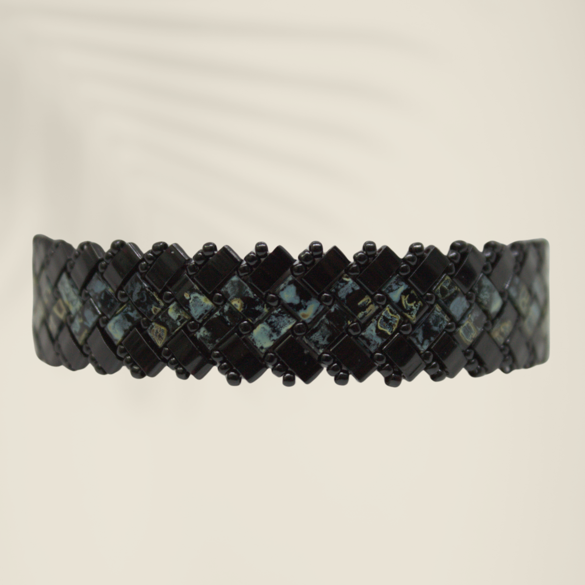 Bracelet deux chevrons noir et perle marbrée
