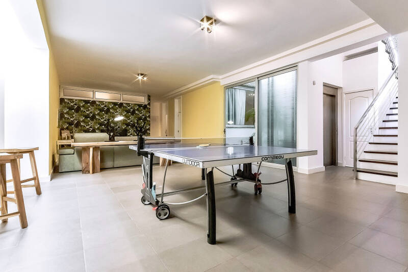 Tweede lounge met pingpongtafel