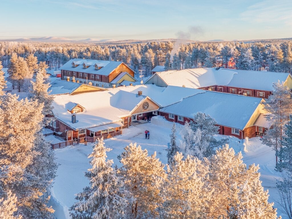 Wildernisresort in de sneeuw in Fins Lapland