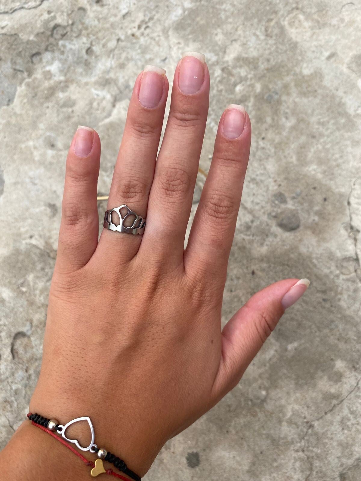ANILLO CON DISEÑO DE CORONA