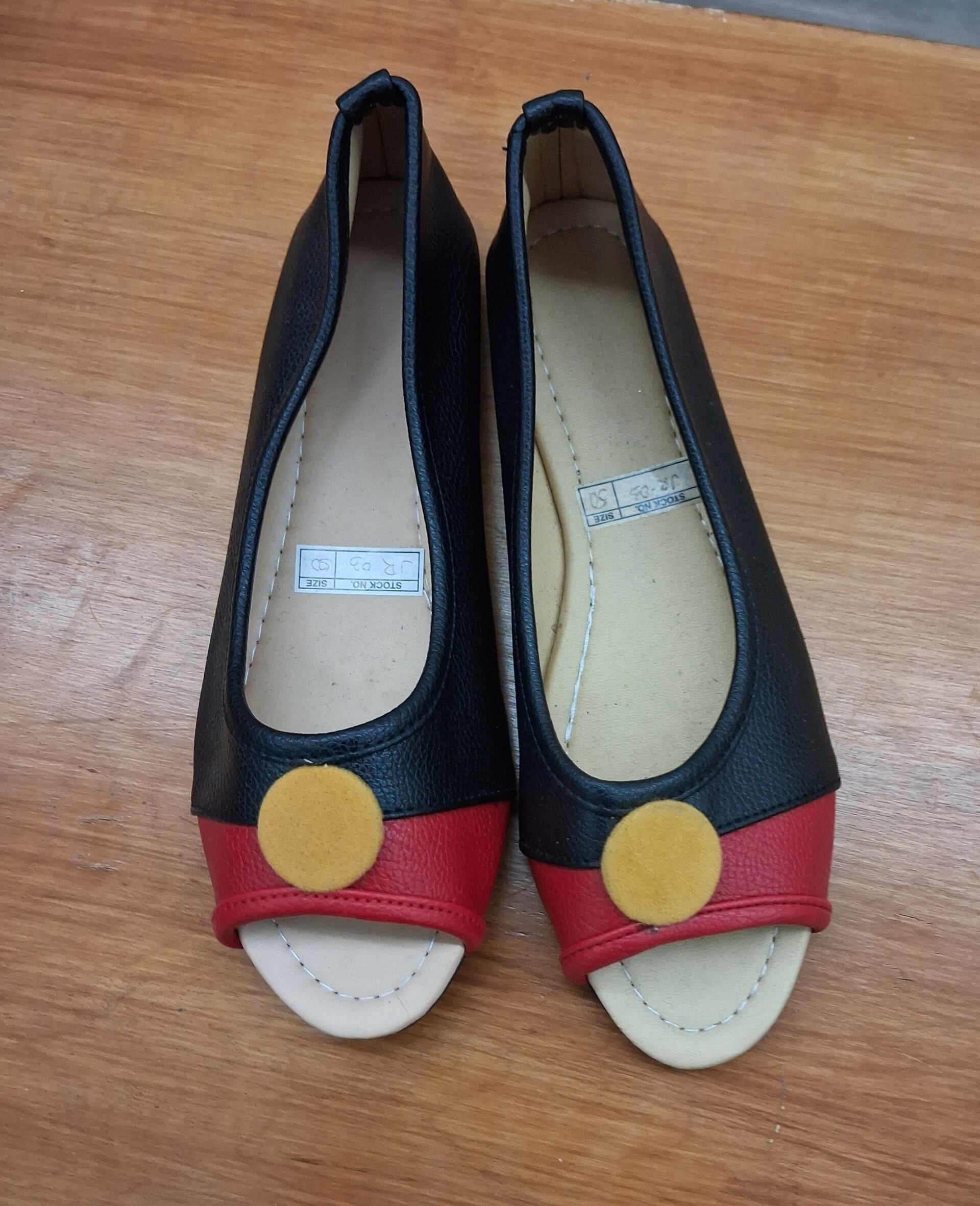 Open toe shoes