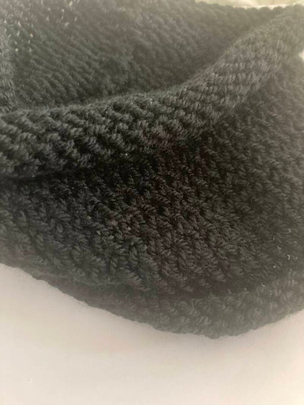 Choker scarf hand knit black