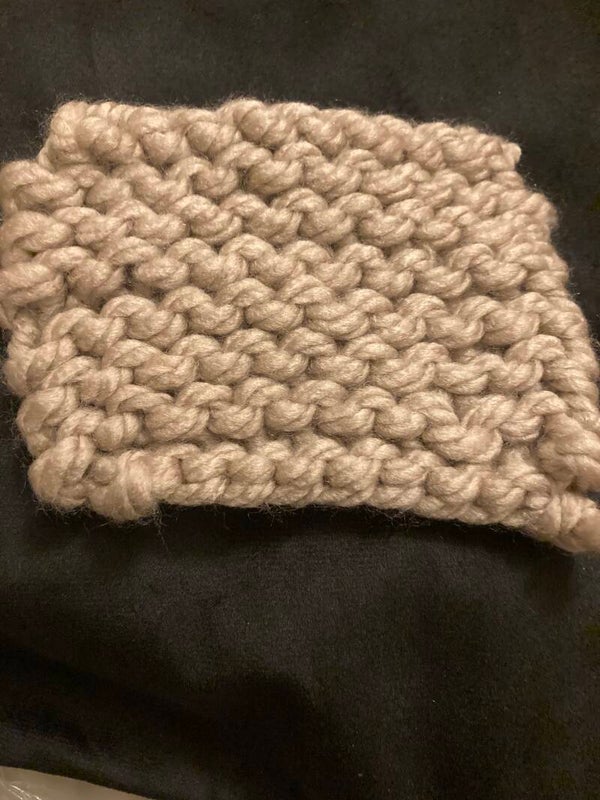 COASTER Beige Chunky Knit Yarn Garter Stitch