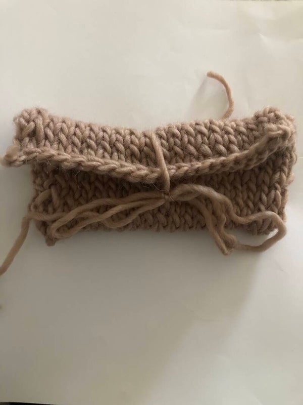 PURSE Unknown Beige Pink Chunky Yarn 6” By 3” Tie Up