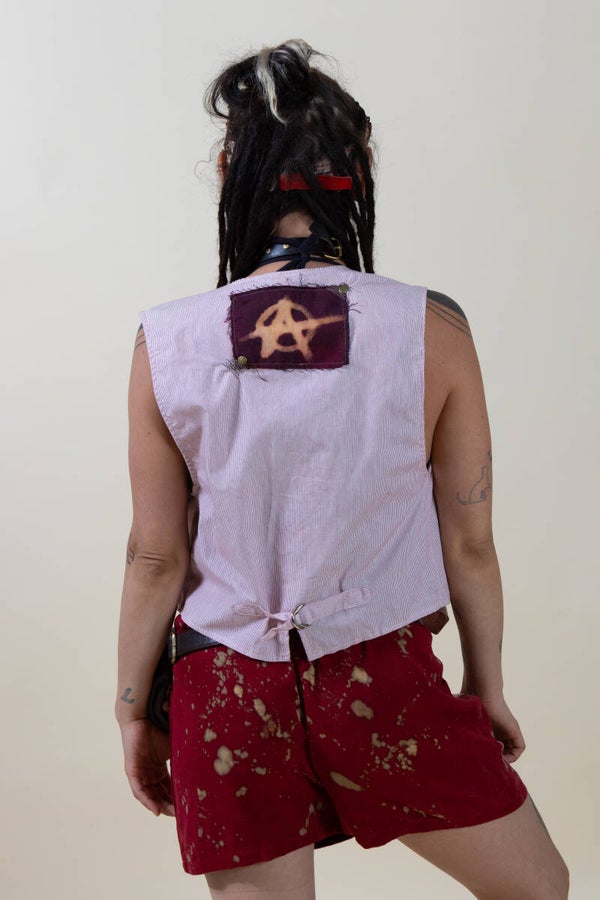insect core x vest x red stripes