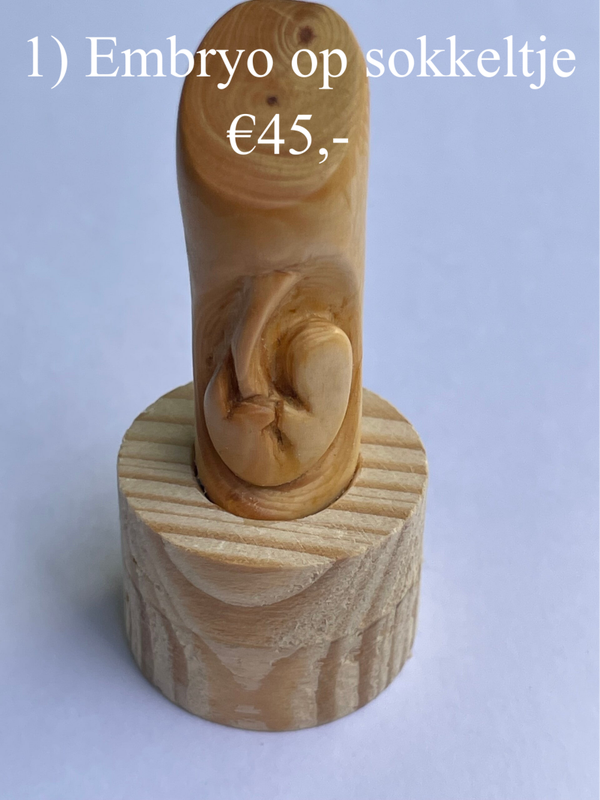 Altaar beeldjes van hout (klik op de foto voor alle beeldjes)