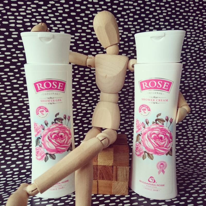 Wat is het verschil tussen douchegel en douche creme? | ABOUT the ROSE | Rozen cosmetica