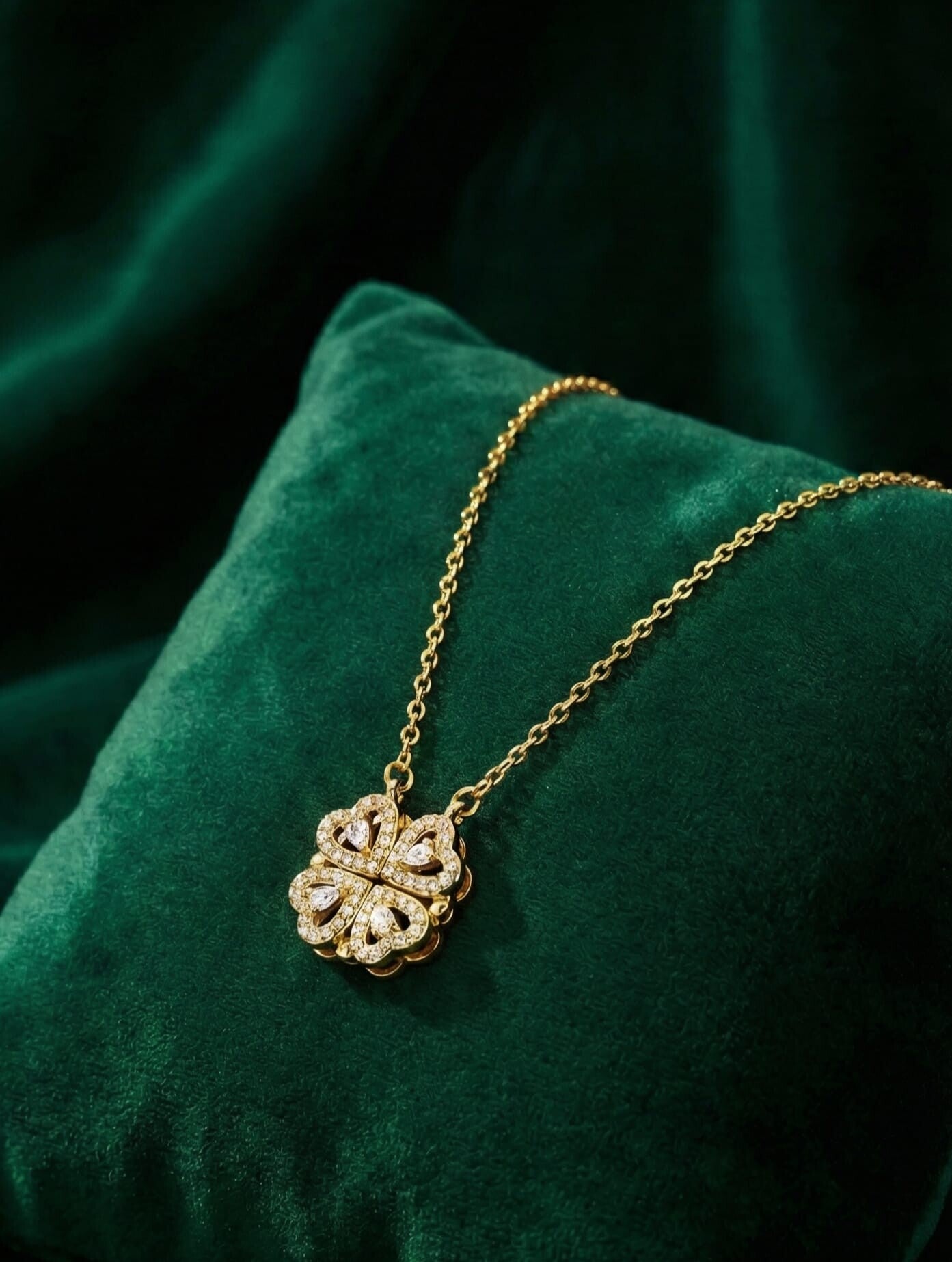 Crystal White Lucky Clover Ketting