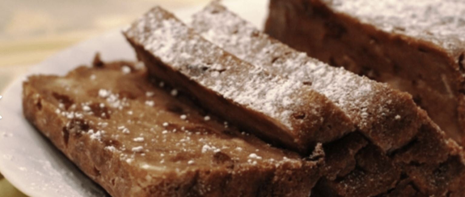 In huisgemaakte broodpudding