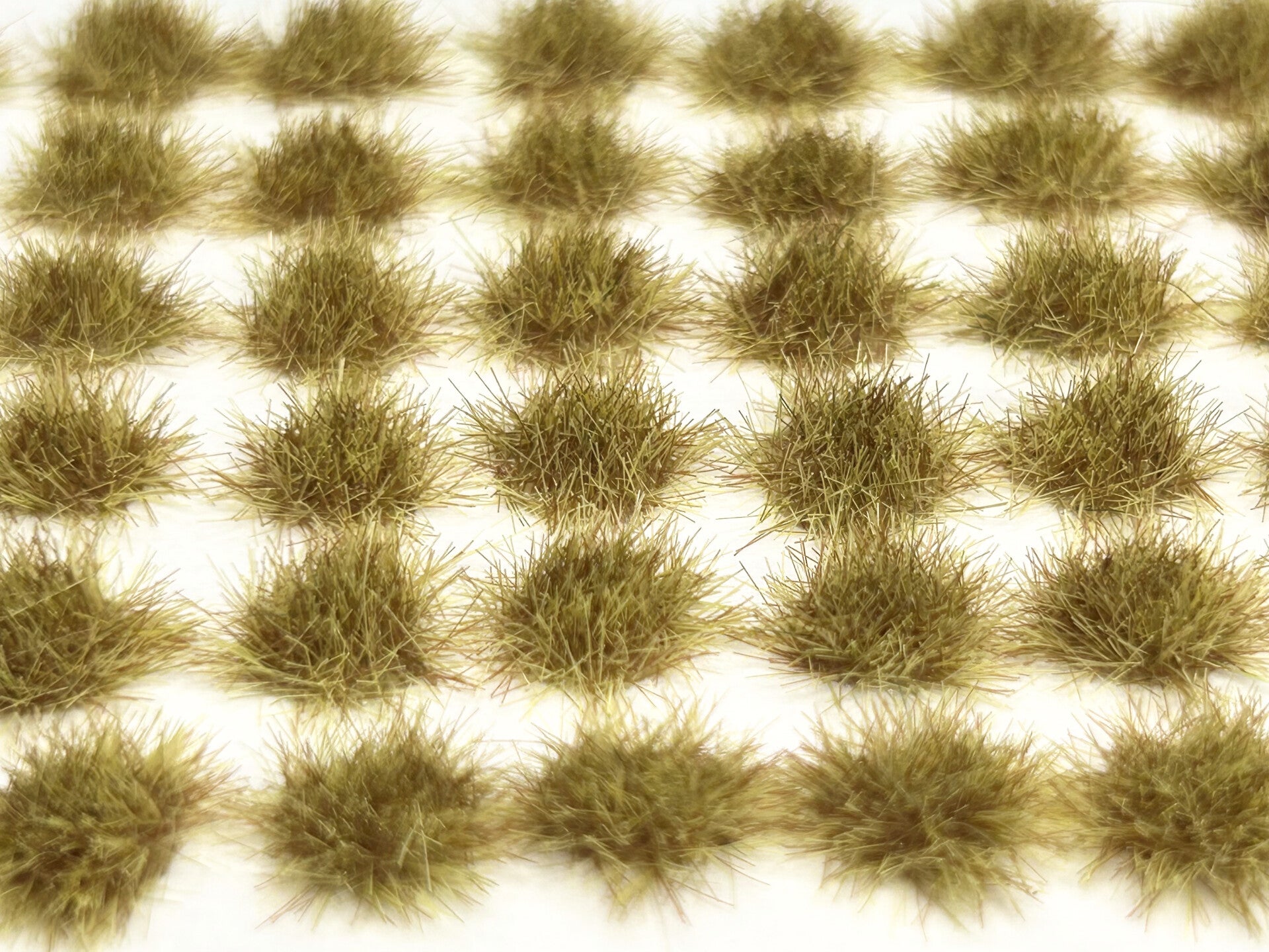 Self Adhesive Grass Tufts - 4mm Arid (Medium Spread x 48)