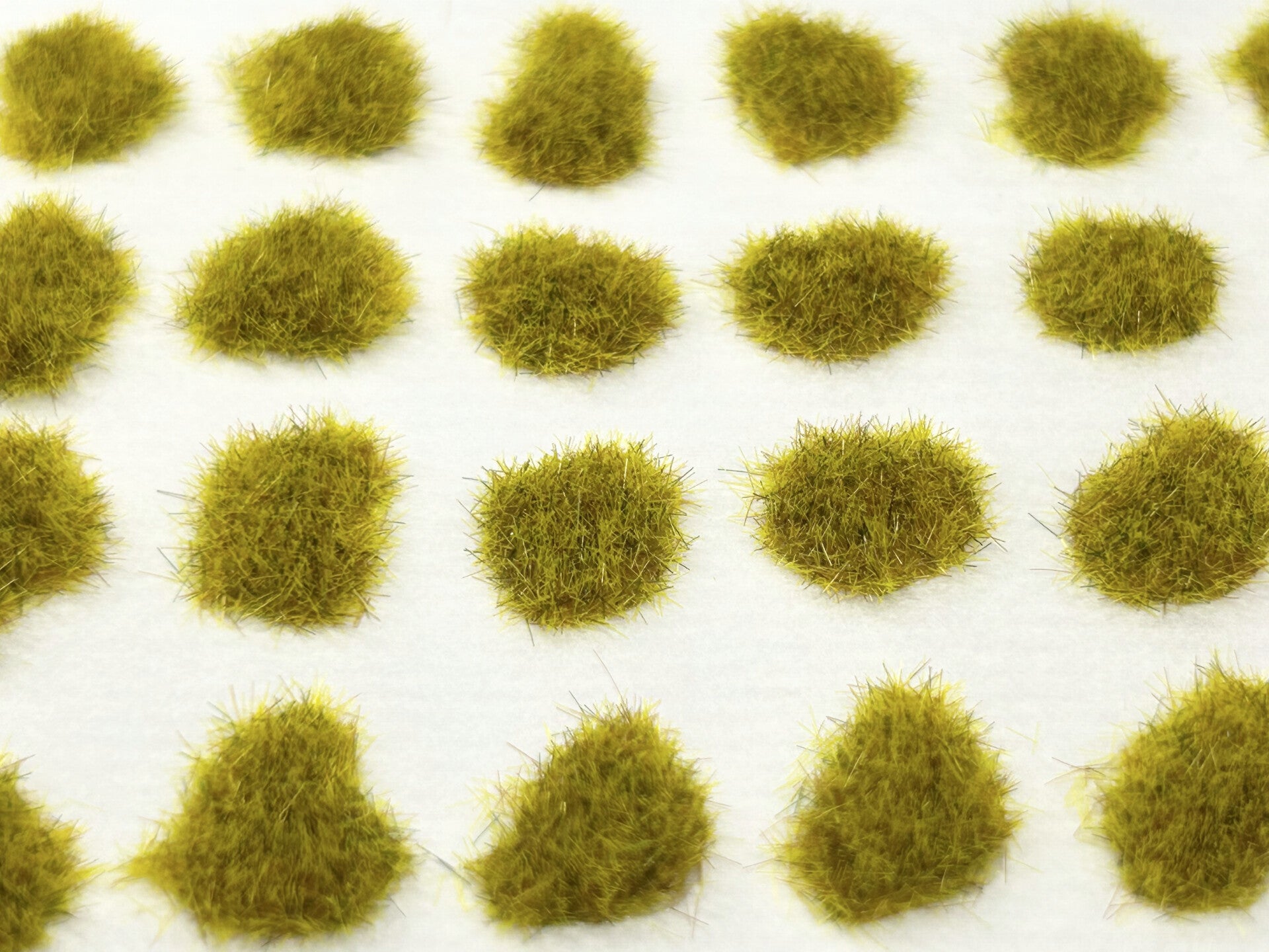 Self Adhesive Grass Tufts - 2mm Wild Grassland (Large Spread x 28)