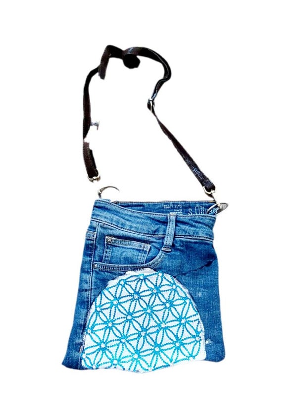 Upgecycelte Jeans-Tasche "Blume des Lebens"