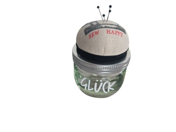 Upgecyceltes Glück im Glas "Stecknadel-Halter" schwarz