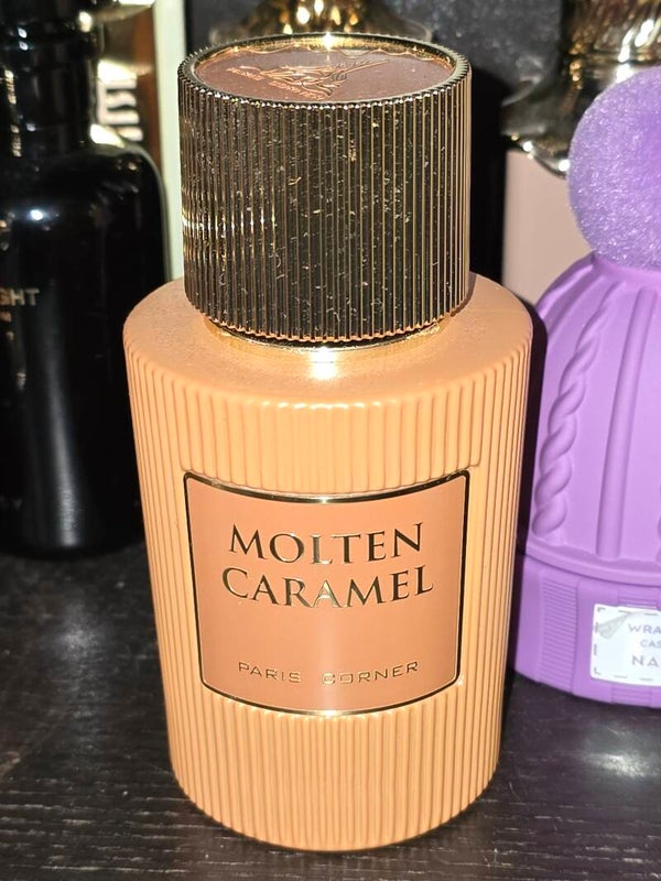 Molton Caramel Paris Corner